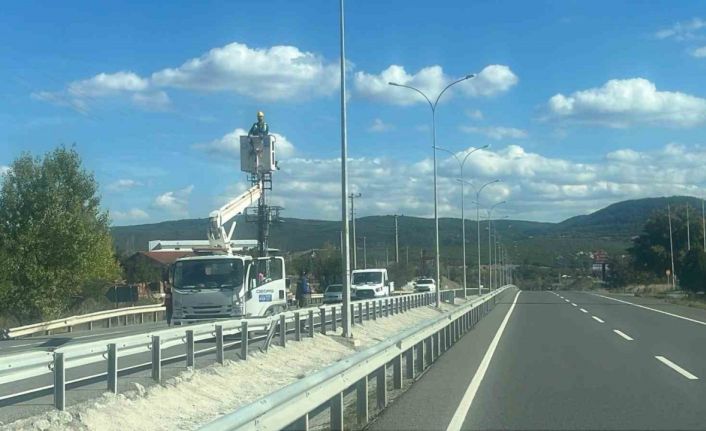 Tavşanlı çevre yolunda aydınlatma çalışmaları sürüyor