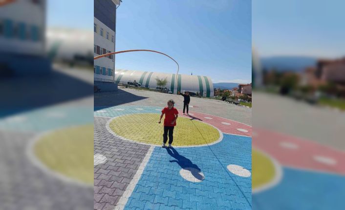 Tavşanlı’da 5’inci sınıf öğrencileri hem oyunlarla öğreniyor hem de eğleniyor