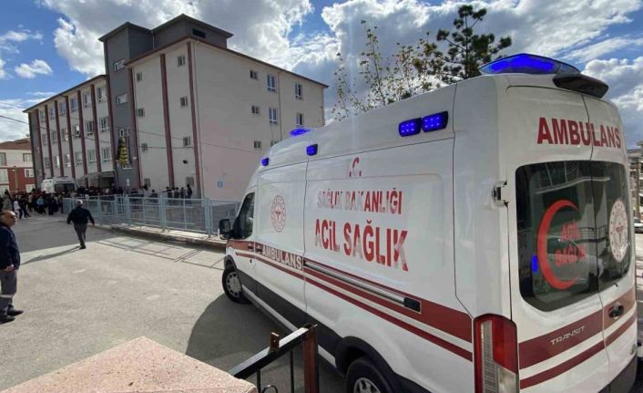 Tavuk döner yiyen öğrenciler hastanelik oldu