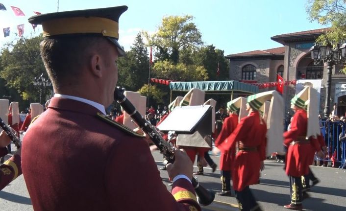 TBMM’den Birinci Meclis’e kortej yürüyüşü