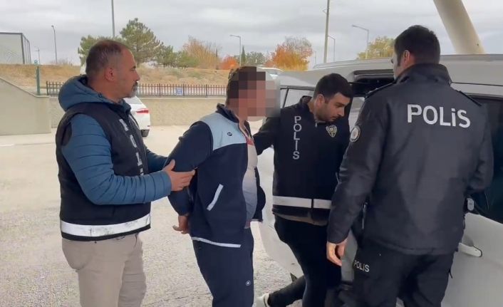 Tekirdağ’da anne ve babasını öldüren sanığın duruşması ertelendi