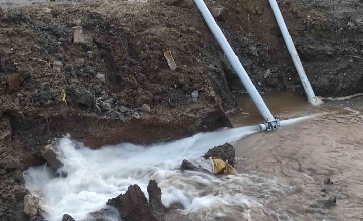 Tekirdağ’da içme suyu borusu patladı: Tonlarca su boşa aktı
