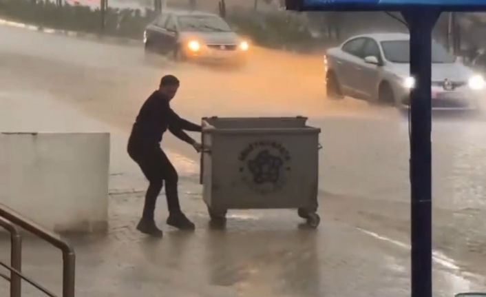 Tekirdağ’da köprü altları göle döndü, araçlar suya gömüldü