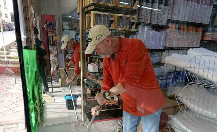 Tekirdağ’da su patlağı esnafı mağdur etti