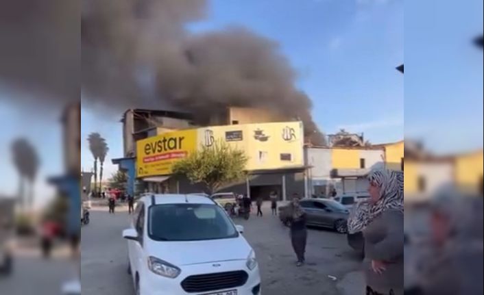 Tekstil malzemesi satan iş yerinde çıkan yangın söndürüldü