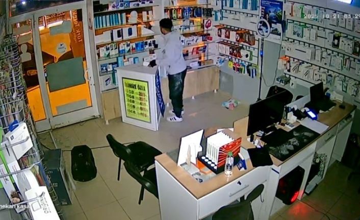 Telefoncuya girip elektronik cihazları çalan hırsız tutuklandı