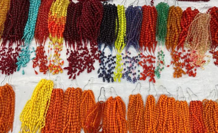 Tespih mezatı her ay binlerce koleksiyoner ve meraklıyı bir araya getiriyor