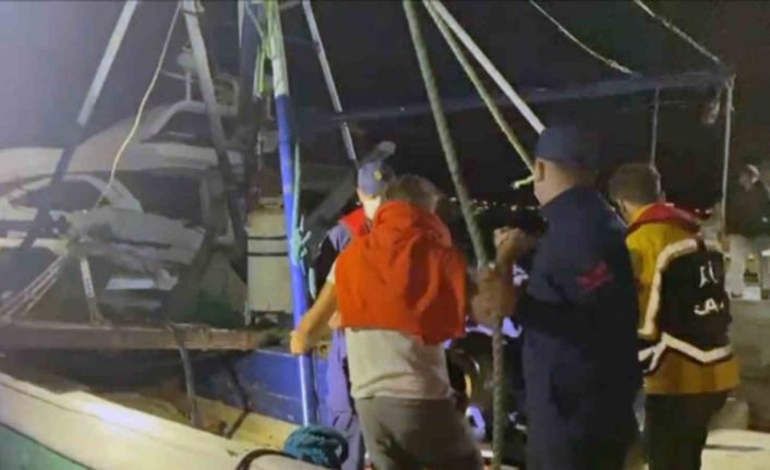 Ticari yatta rahatsızlanan vatandaşa Sahil Güvenlik’ten tıbbi tahliye