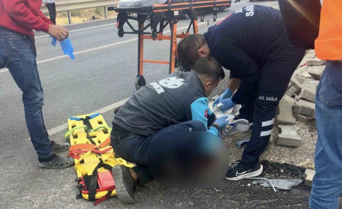 Tır ile motosiklet çarpıştı: 1 ölü