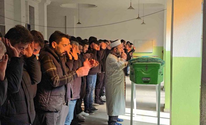 Tır kazasında hayatını kaybeden 22 yaşındaki sürücü son yolculuğuna uğurlandı