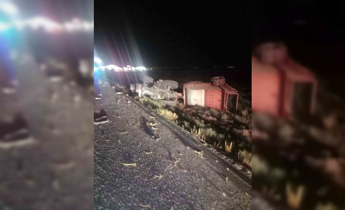 Tır traktöre bağlı tarım makinesine çarptı: 1 yaralı