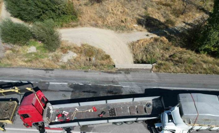 Tırların çarpıştığı kazada 2 kişi yaralandı