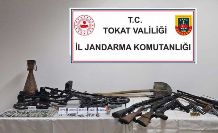 Tokat’ta tarihi eser kaçakçısı suçüstü yakalandı
