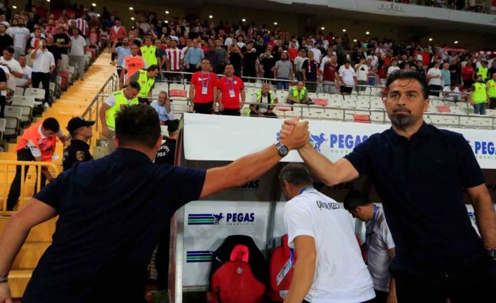 Trendyol Süper Lig: Antalyaspor: 1 - Çaykur Rizespor: 2 (İlk yarı)