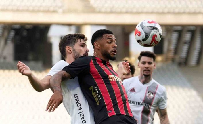 Trendyol Süper Lig: Fatih Karagümrük: 0 - Gaziantep FK: 0 (İlk yarı)