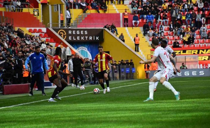 Trendyol Süper Lig: Kayserispor:  0 - Samsunspor: 1 (İlk yarı)