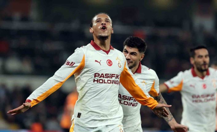Trendyol Süper Lig: RAMS Başakşehir: 0 - Galatasaray: 1 (İlk yarı)