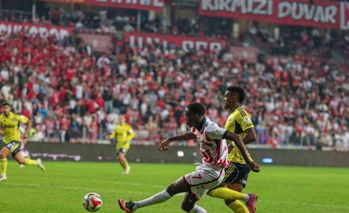 Trendyol Süper Lig: Samsunspor: 0 - Fenerbahçe: 0 (İlk yarı)