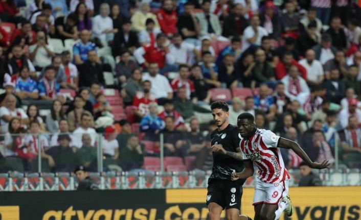 Trendyol Süper Lig: Samsunspor: 1 - Çaykur Rizespor: 1 (İlk yarı)