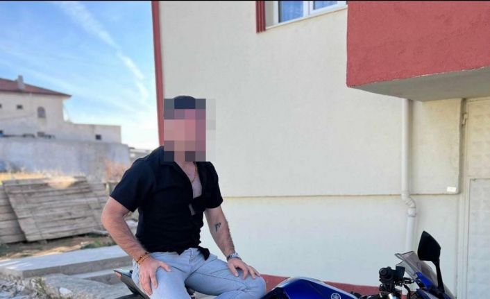 Tüfekle oynarken kazara kendini vurdu