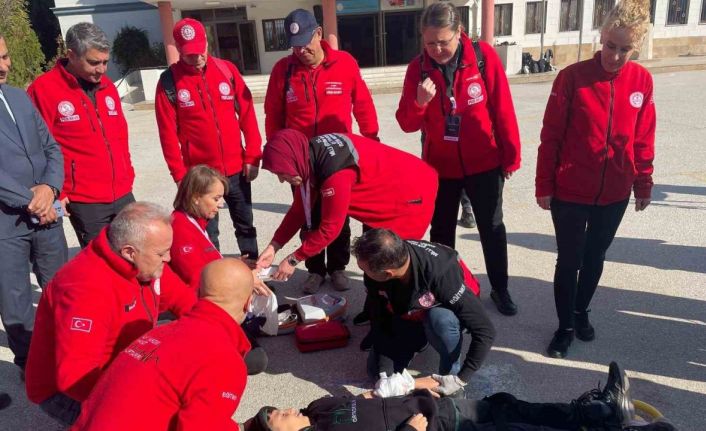 Tüm okullarda ortak eş zamanlı deprem ve yangın tatbikatı gerçekleştirildi