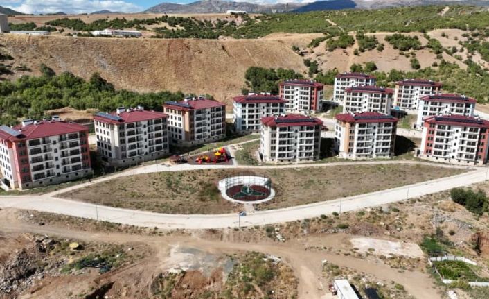 Tunceli Valisi Aygöl: "14 blok, 214 daire ve 3 dükkan olmak üzere çalışmalarımız şu anda bitmiş durumda"