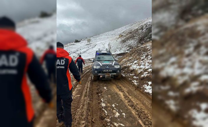 Tunceli’de ekipler hastalanan kadın için seferber oldu