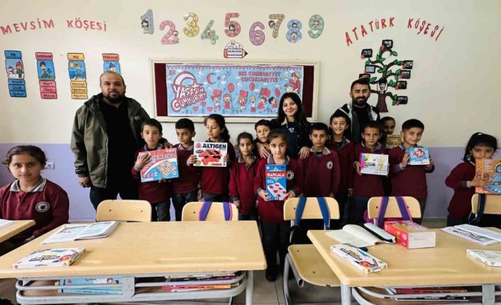 Türkiye-Irak sınırındaki öğrencilere oyun seti hediyesi
