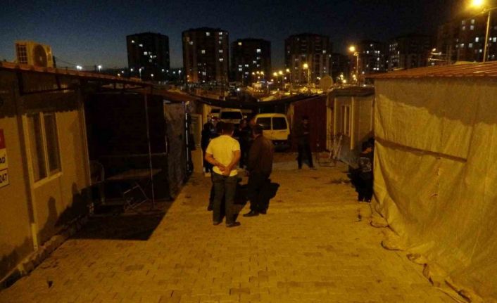 Tuvalette silahlı saldırıya uğradı