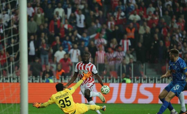 UEFA Konferans Ligi: Samsunspor: 2 - Dinamo Kiev: 0 (İlk yarı)