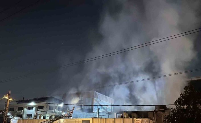 Ümraniye’de fabrikadaki yangın kontrol altına alındı