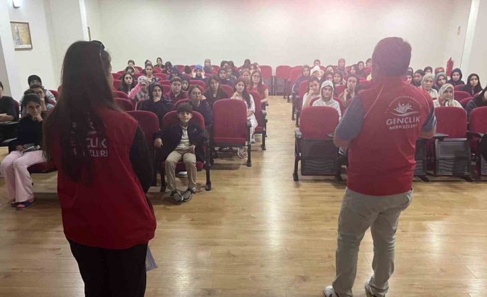 Üniversite öğrencileri gençlik merkezlerine davet edildi