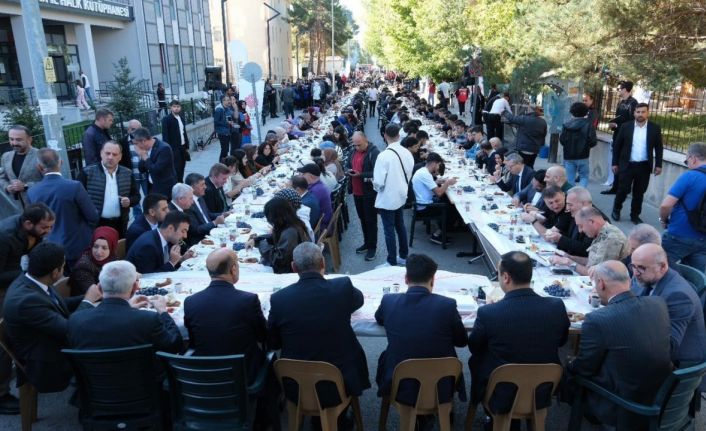 Üniversite öğrencilerine hoş geldiniz kahvaltısı