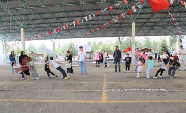 Unutulmaya yüz tutan sokak oyunları ’Sokak Oyunları Festivali’nde canlandı