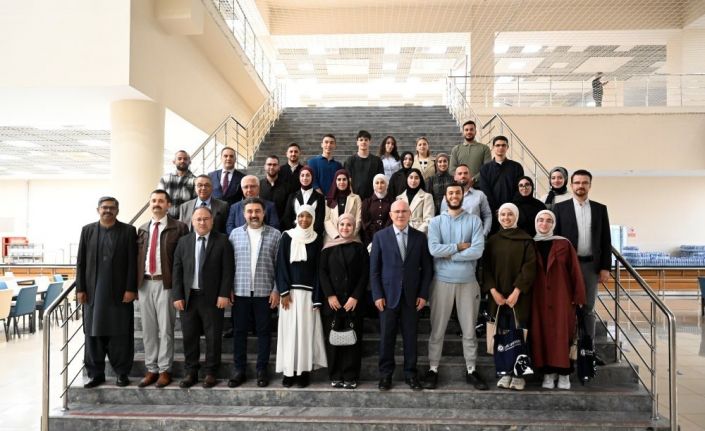 Uşak Üniversitesi Rektörü Savaş, Filistinli öğrencilerle buluştu