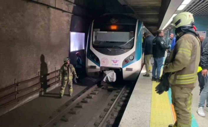 Üsküdar Marmaray İstasyonu’nda raylara atlayan kadın hayatını kaybetti