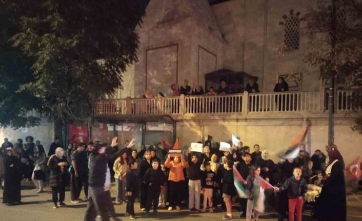 Üsküdar’da McDonald’s şubesi açılmasını istemeyen mahalleliden protesto