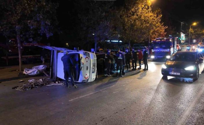 Uyuşturucu etkisindeki sürücü kaza yaptı: Araçtan yüklü miktarda uyuşturucu çıktı