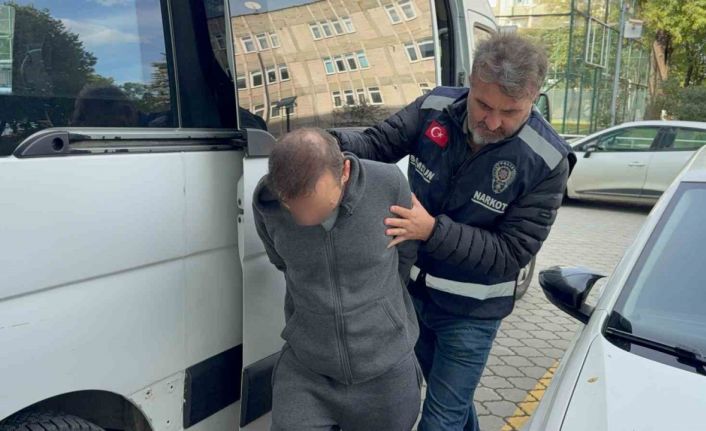 Uyuşturucu ticaretinden gözaltına alınan iki kişi adliyeye sevk edildi