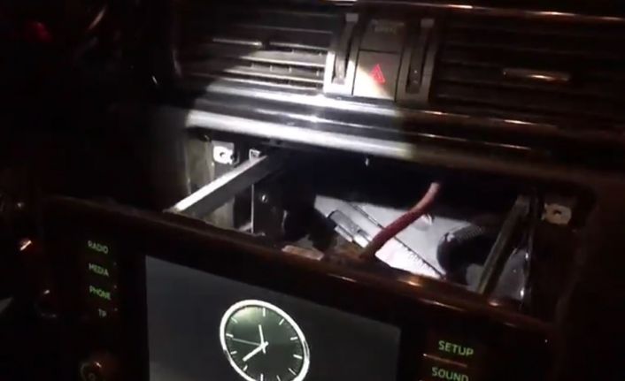 Uyuşturucuları otomobiline özel düzenekle zulalamış