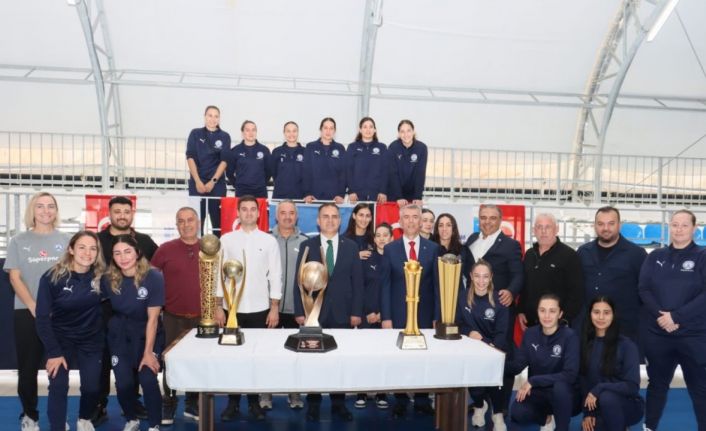 Vali Akbıyık’tan Yalıkavakspor’a moral ziyareti