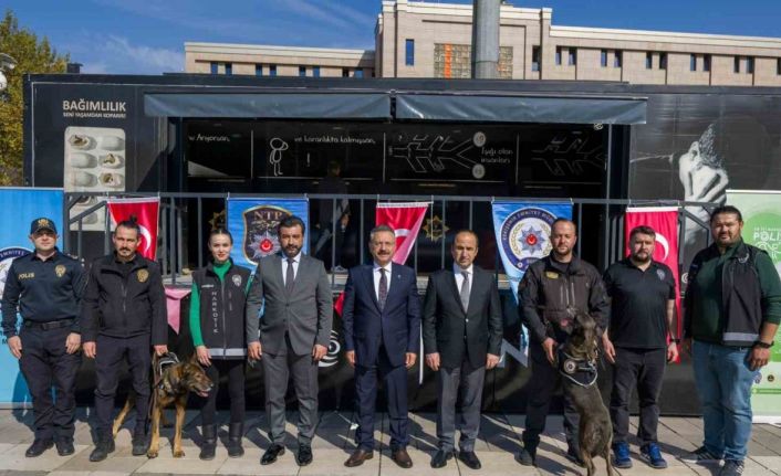 Vali Aksoy, Narko Tırı’nı ziyaret etti