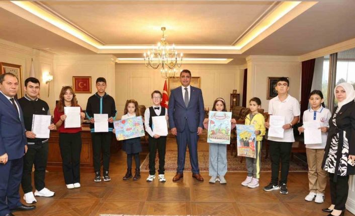 Vali Aslan, yarışmada dereceye giren çocukları ağırladı