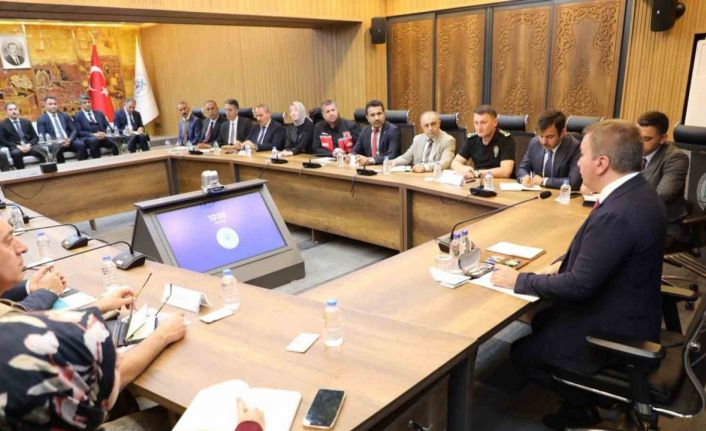 Vali Aydoğdu, birim amirleriyle toplantı yaptı