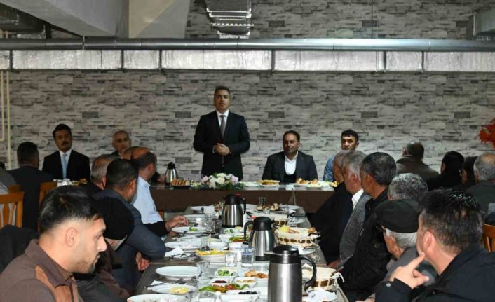 Vali Çiçek, muhtarlarla bir araya geldi