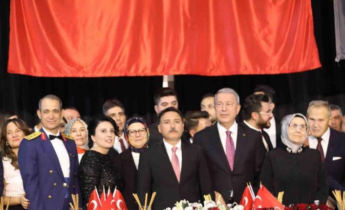 Vali Çiçek: "Türk milletinin çelik iradesi her zaman dimdik ayaktadır"