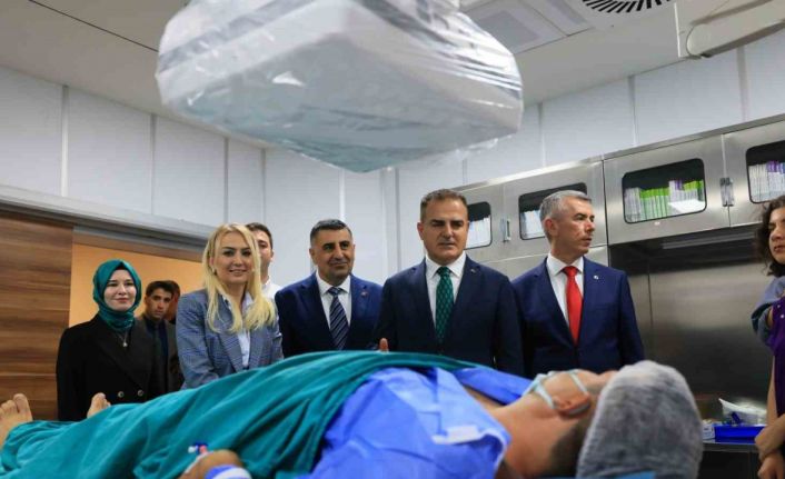 Vali İdris Akbıyık, Bodrum Devlet Hastanesi’nde Anjiyografi ünitesini inceledi