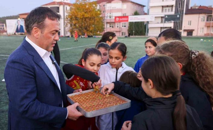 Vali Sözer, genç sporcularla buluştu