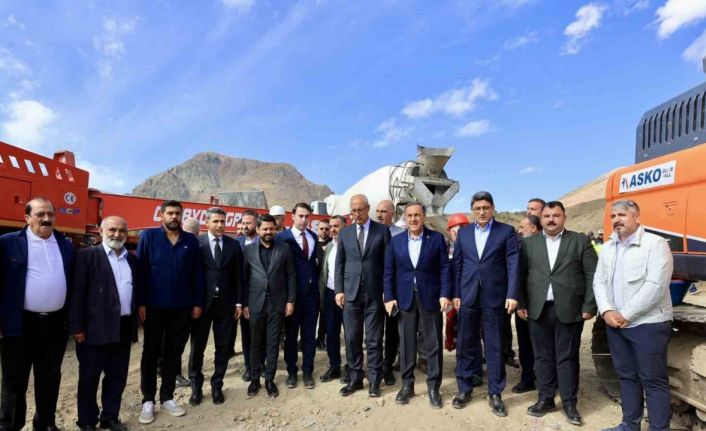 Vali Usta, AFAD konutlarını inceledi