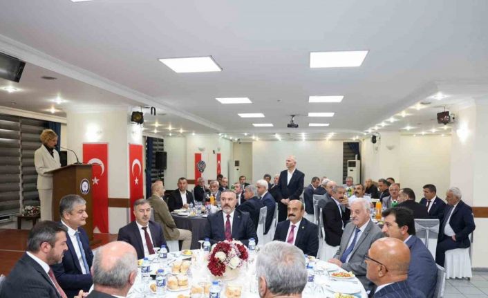 Vali Yavuz muhtarlarla bir araya geldi